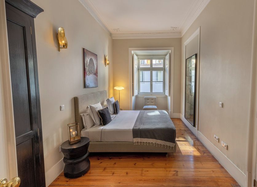Le Consulat — rooms