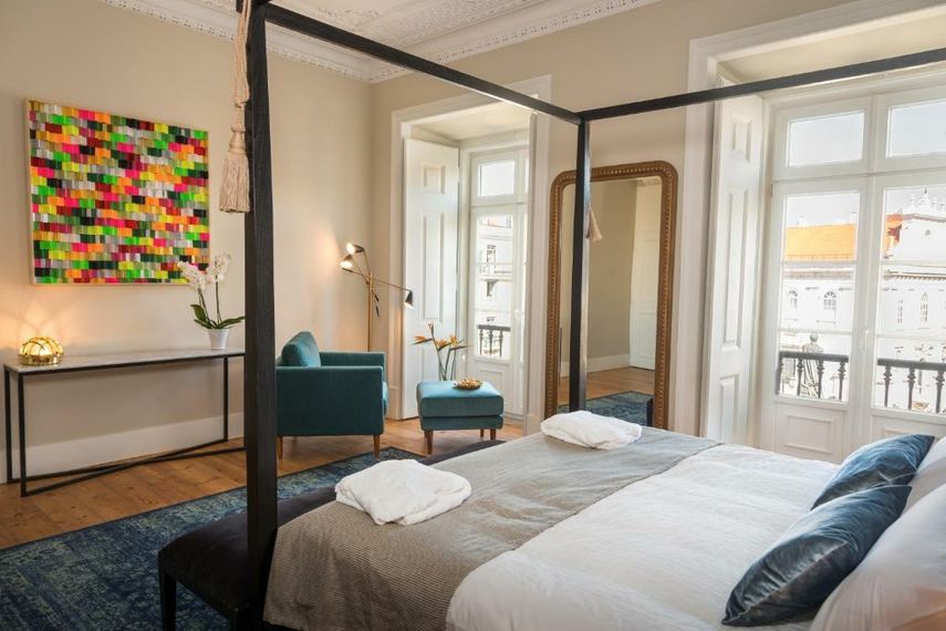 Le Consulat — rooms