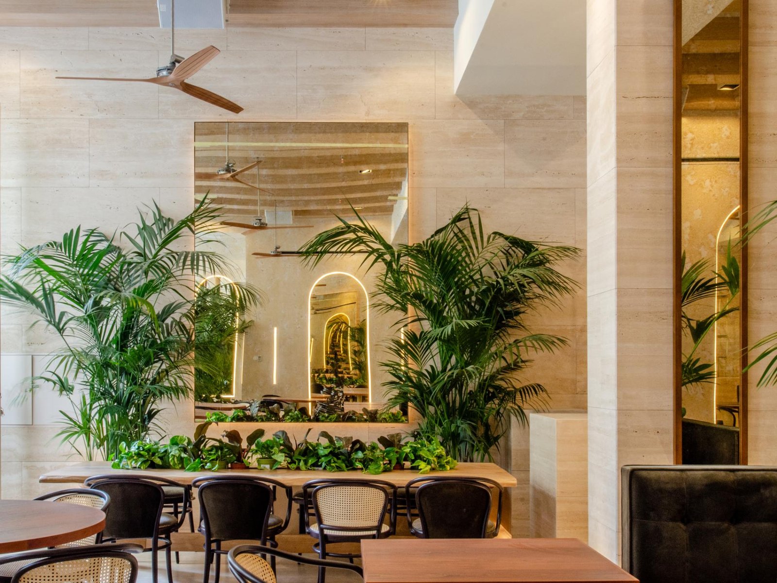 Brown's Avenue Hotel — eat & drink