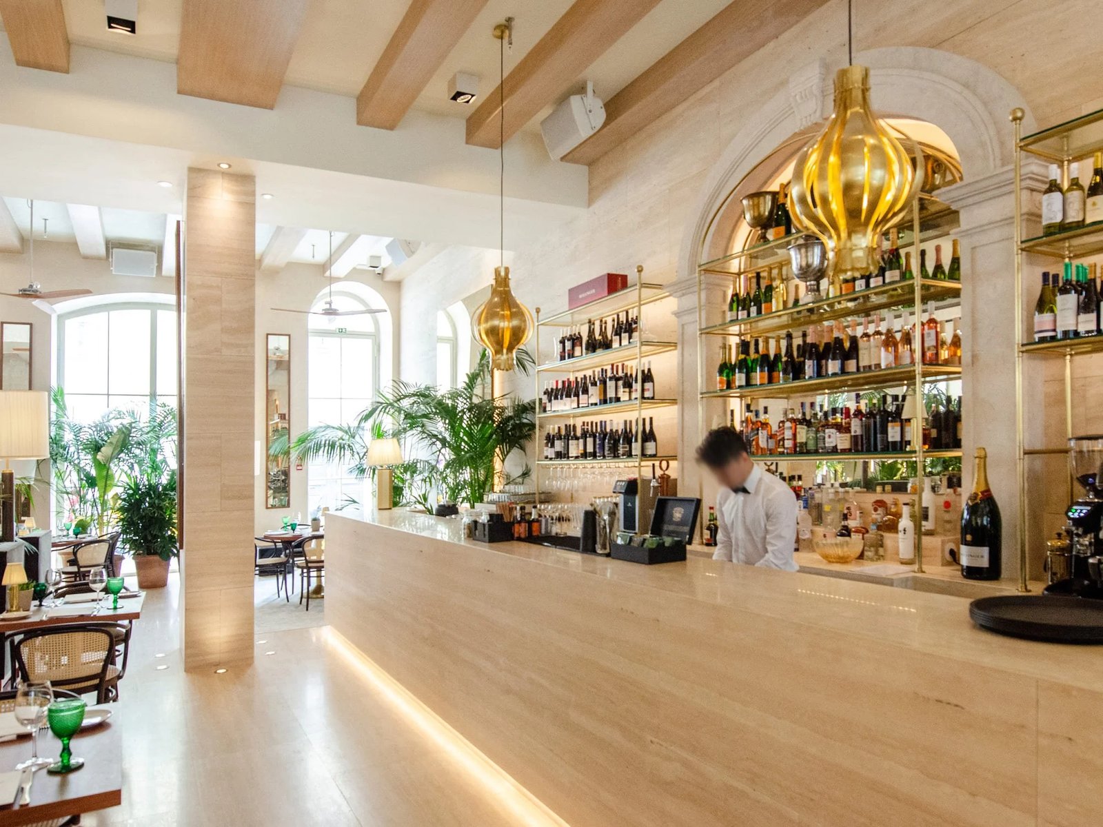 Brown's Avenue Hotel, avenida restaurant