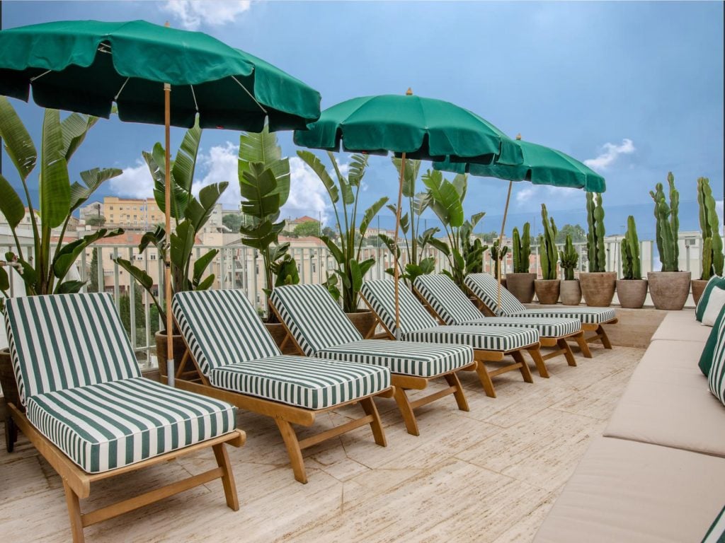 Brown's Avenue Hotel, the pool