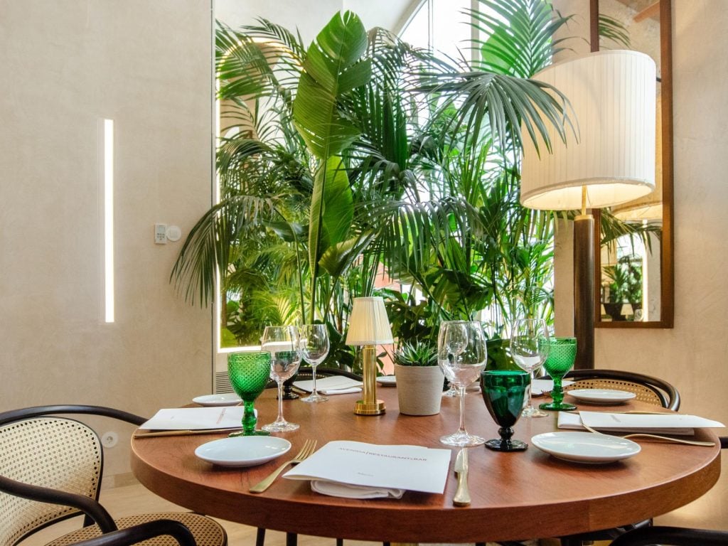 Brown's Avenue Hotel — eat & drink
