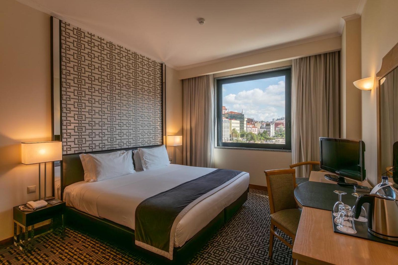 Hotel Mundial — rooms