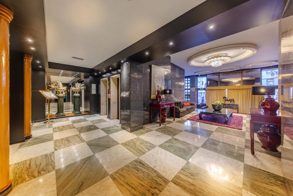 Hotel Mundial — vibe