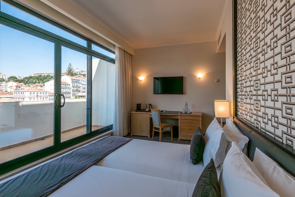 Hotel Mundial — rooms