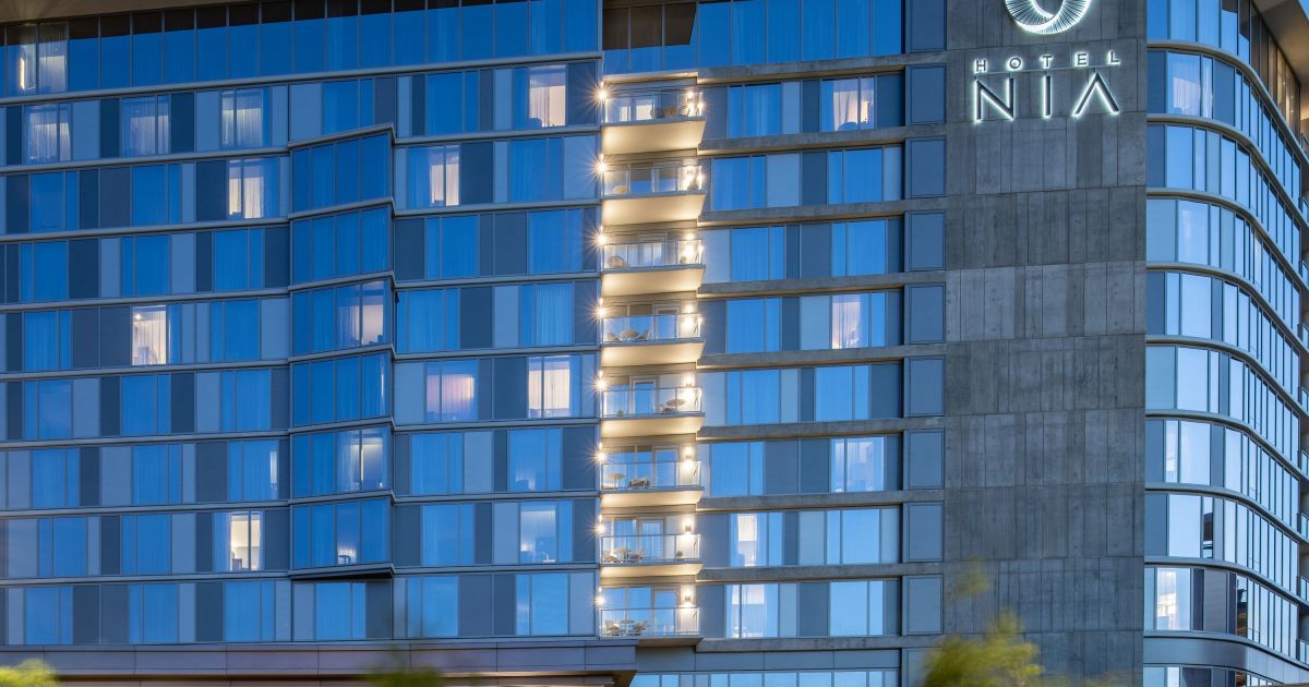 Hotel Nia — backstory