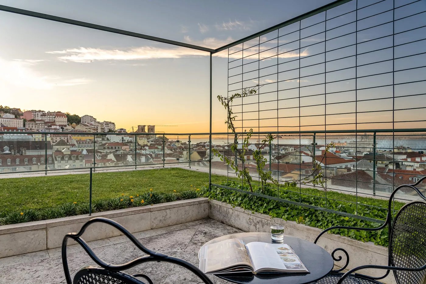 Hotel do Chiado — vibe