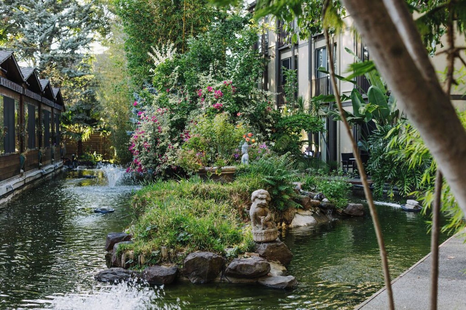 Dinah's Garden Hotel