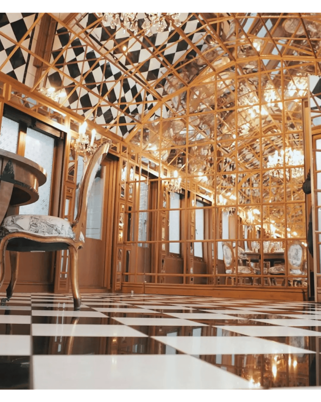 11 Cadogan Gardens — vibe