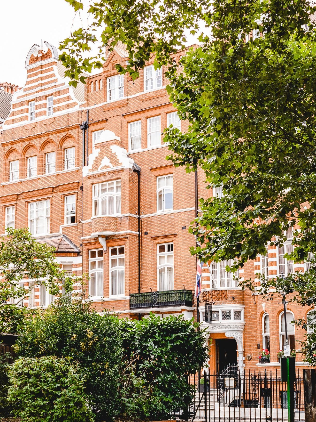 11 Cadogan Gardens — backstory