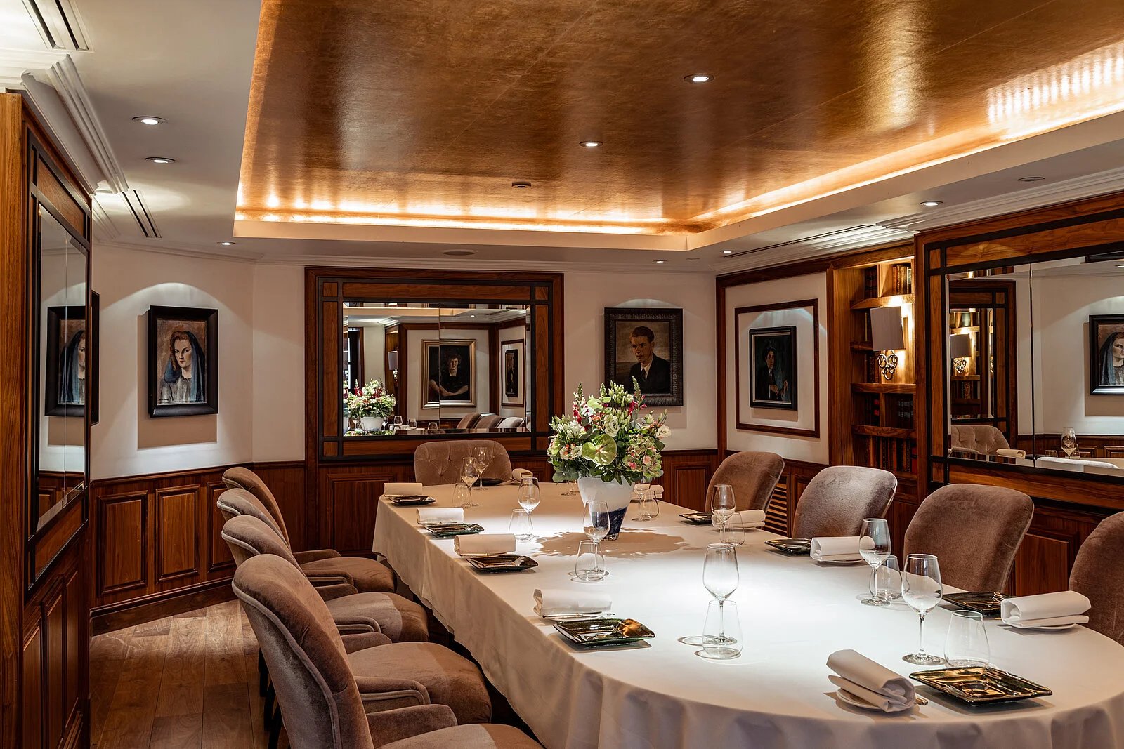 Althoff St. James's Hotel & Club, at the table