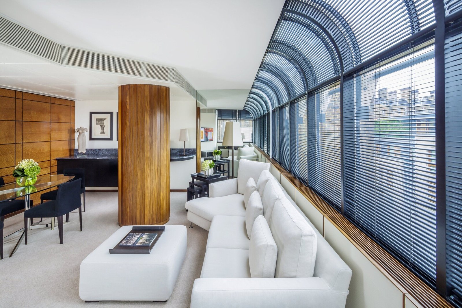 Como The Halkin — vibe