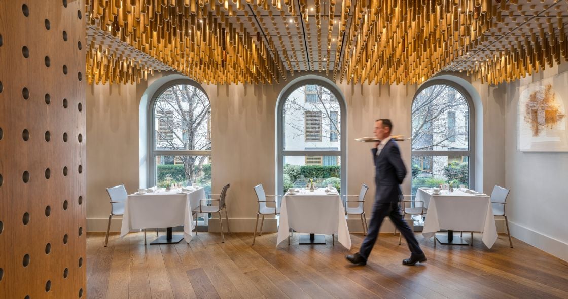 Como The Halkin, at the table