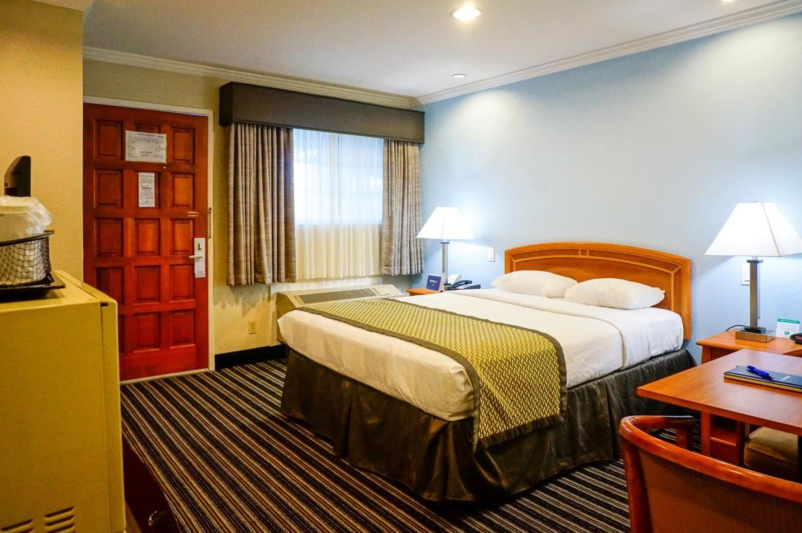 Hotel Parmani — vibe