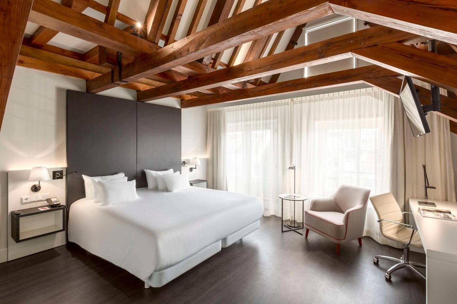 Hotel NH Collection Amsterdam Barbizon Palace — rooms