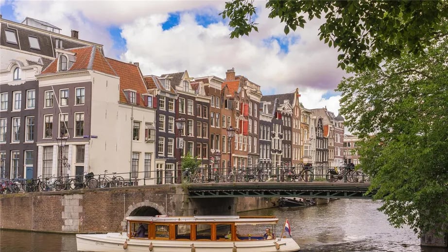 Hotel NH Collection Amsterdam Barbizon Palace — backstory