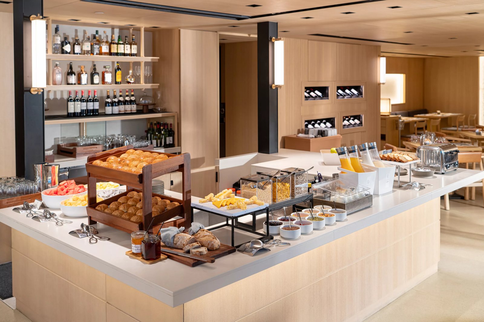 AKI Hotel Hong Kong — eat & drink