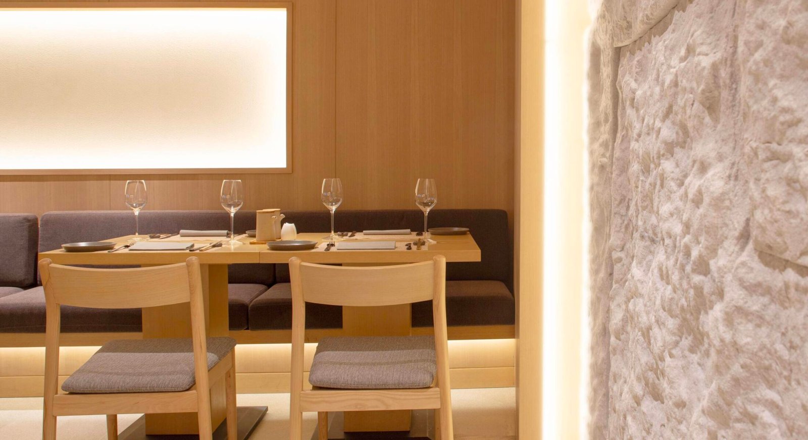 AKI Hotel Hong Kong — eat & drink