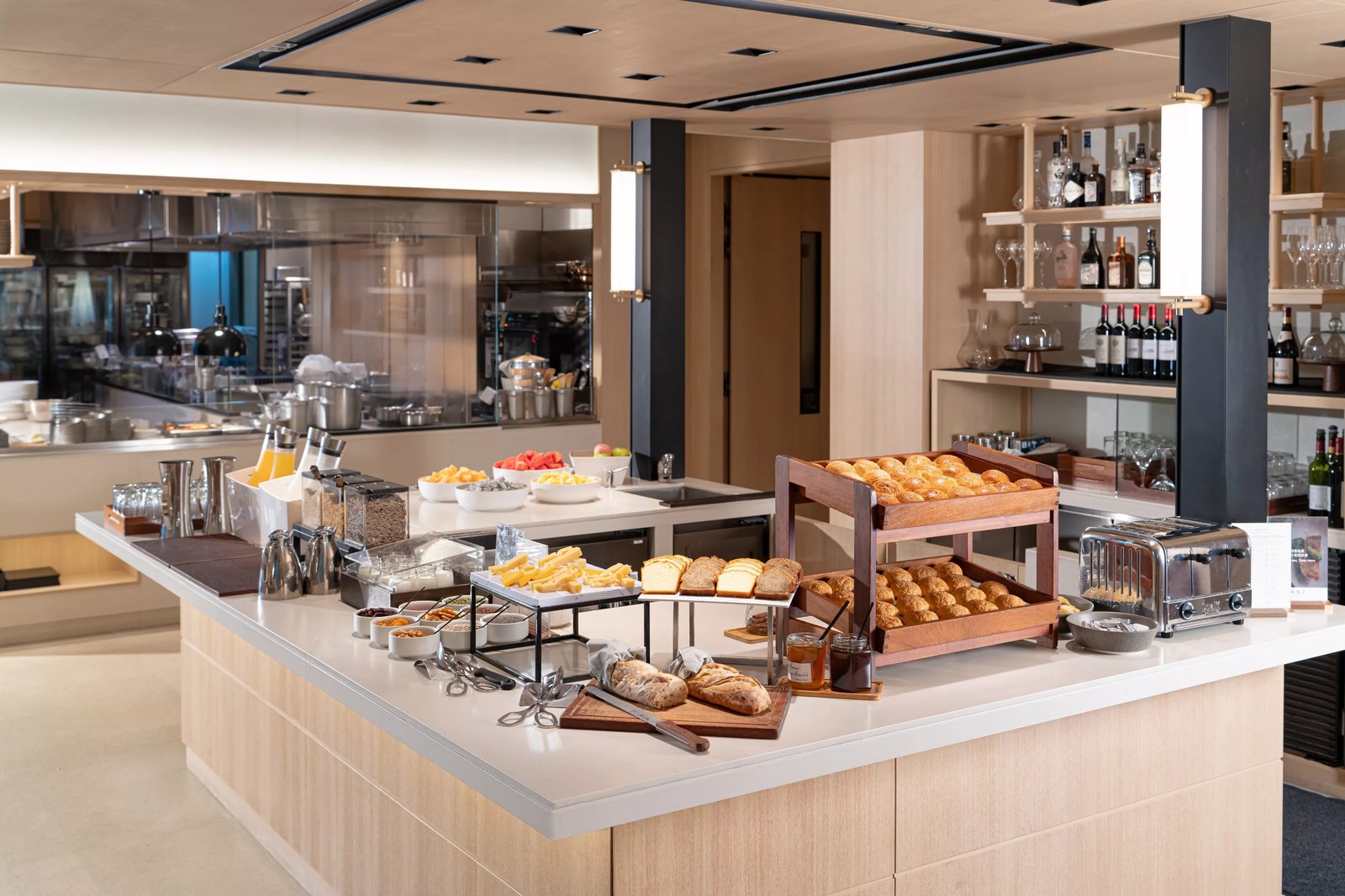 AKI Hotel Hong Kong — eat & drink