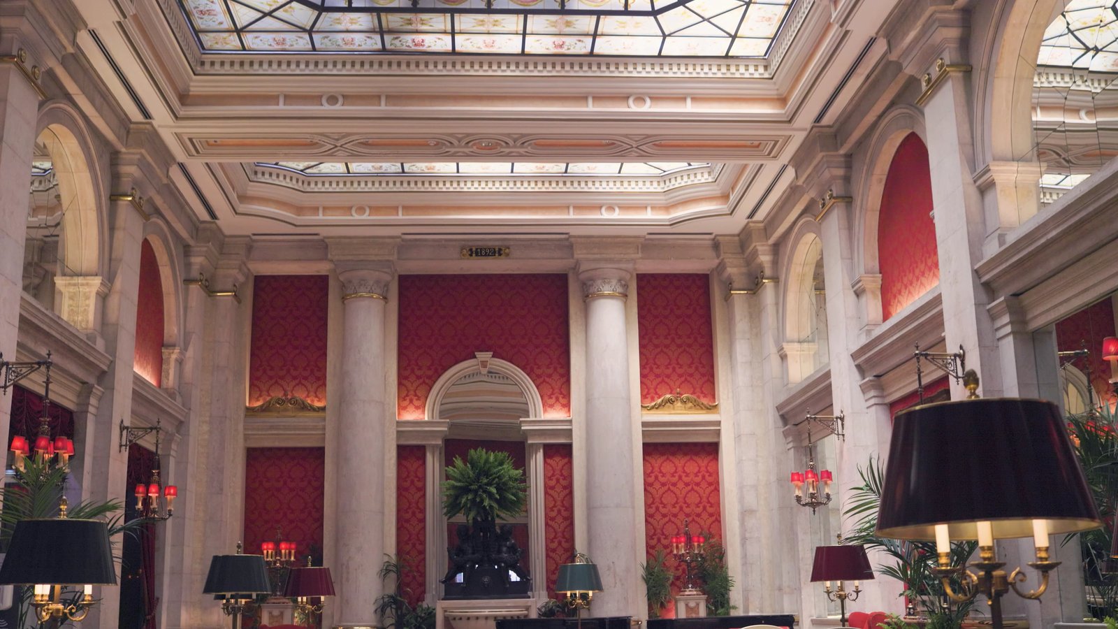 Avenida Palace — vibe