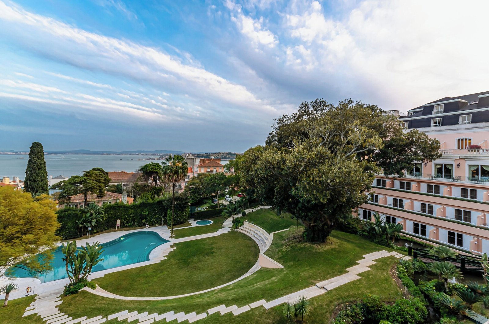 Olissippo Lapa Palace Hotel — vibe