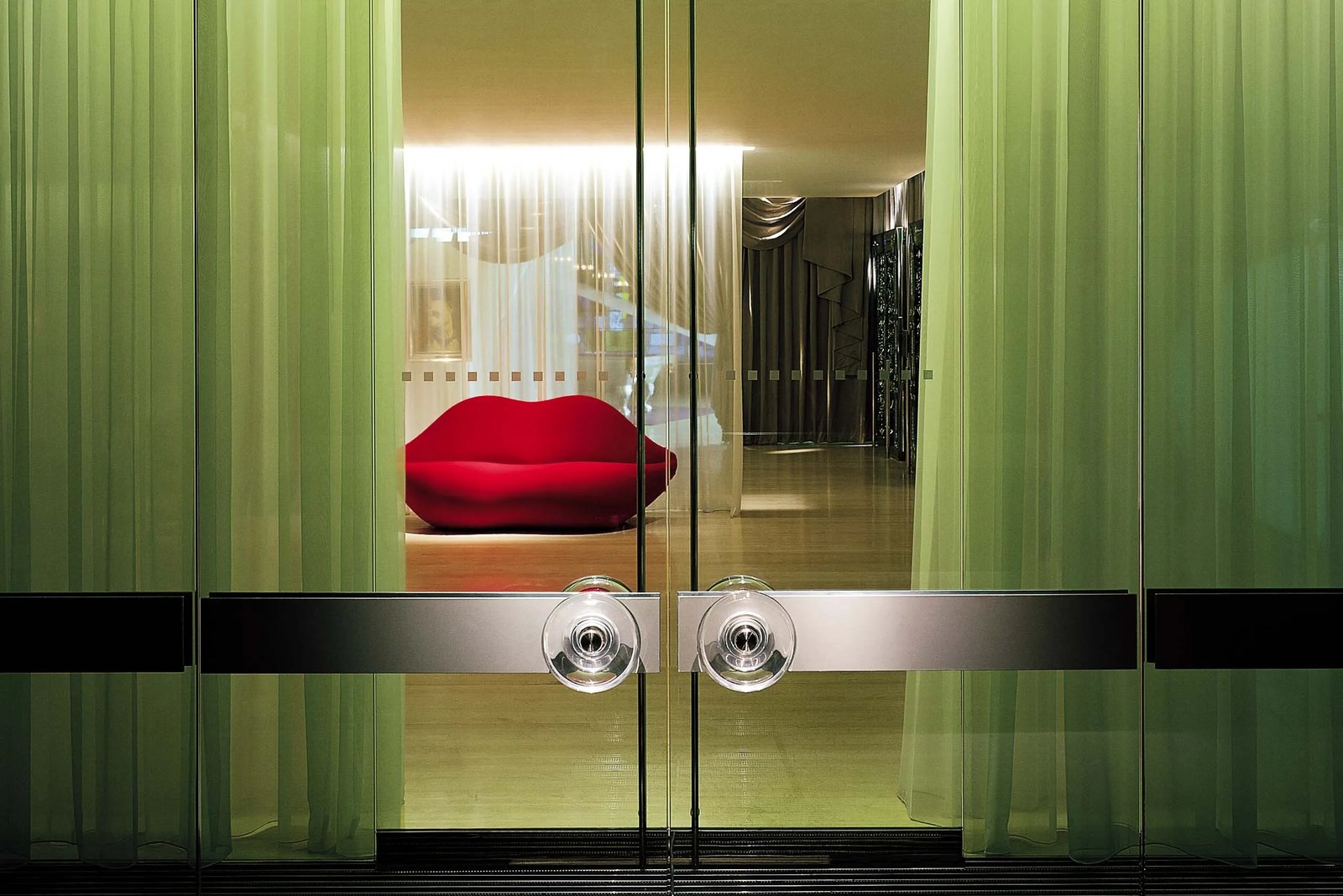 Sanderson London — vibe
