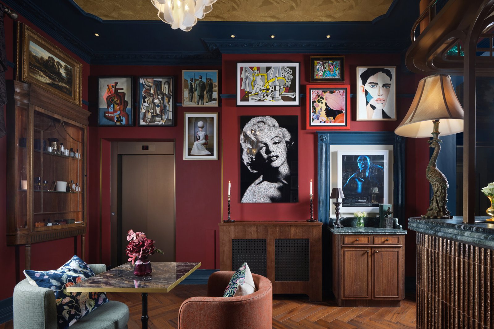 Bertrand's Townhouse, ottie's salon