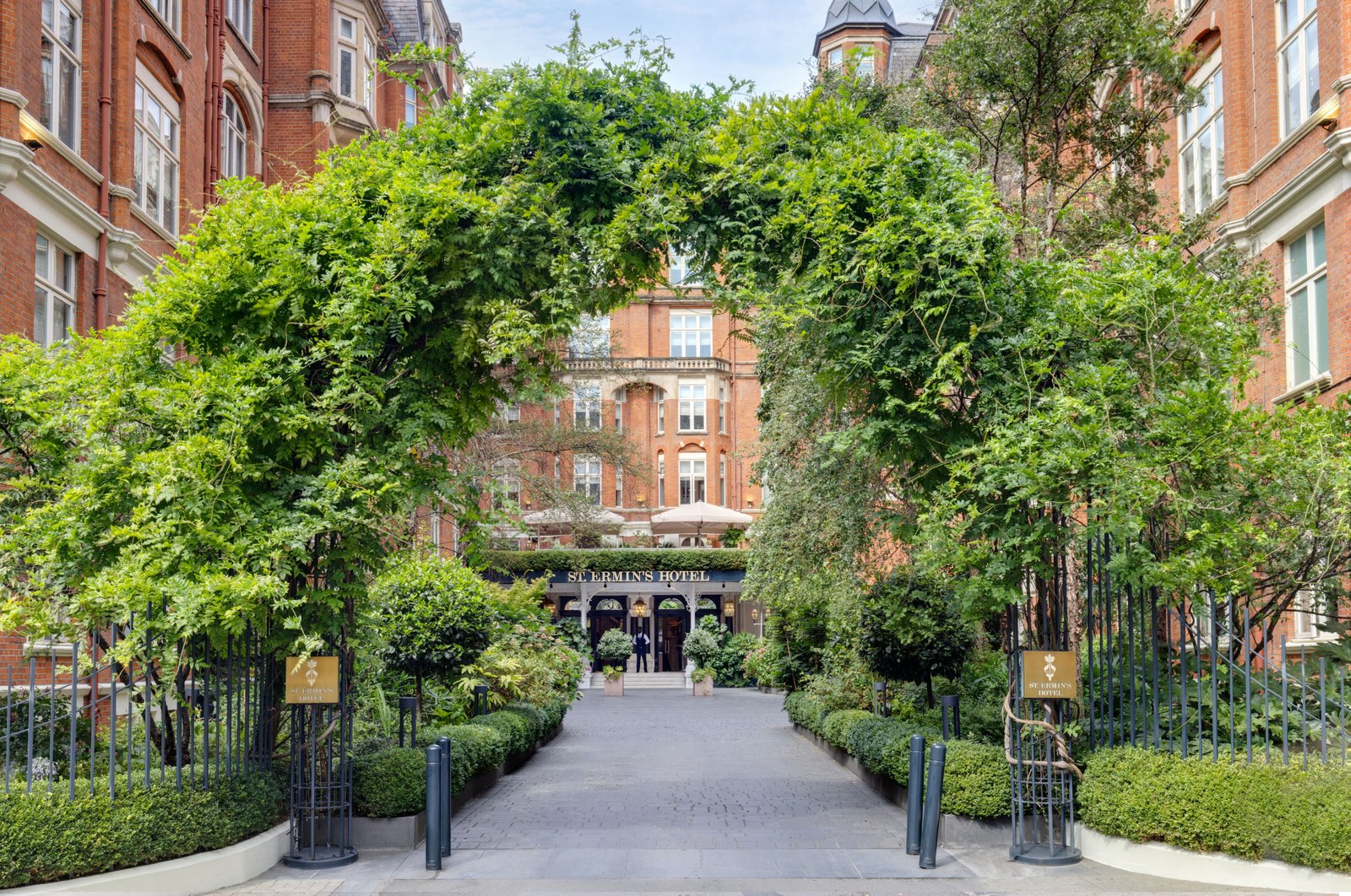 St. Ermin's Hotel, Autograph Collection — backstory