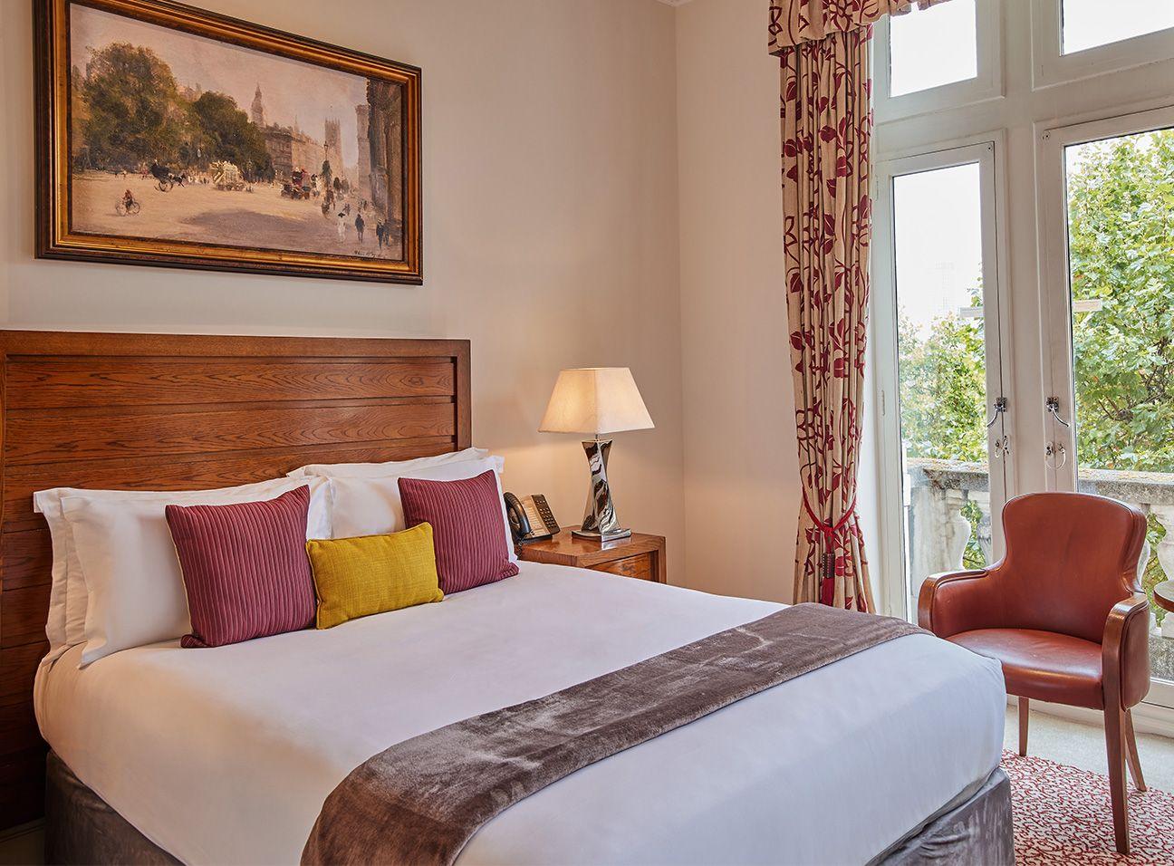 The Royal Horseguards Hotel — rooms