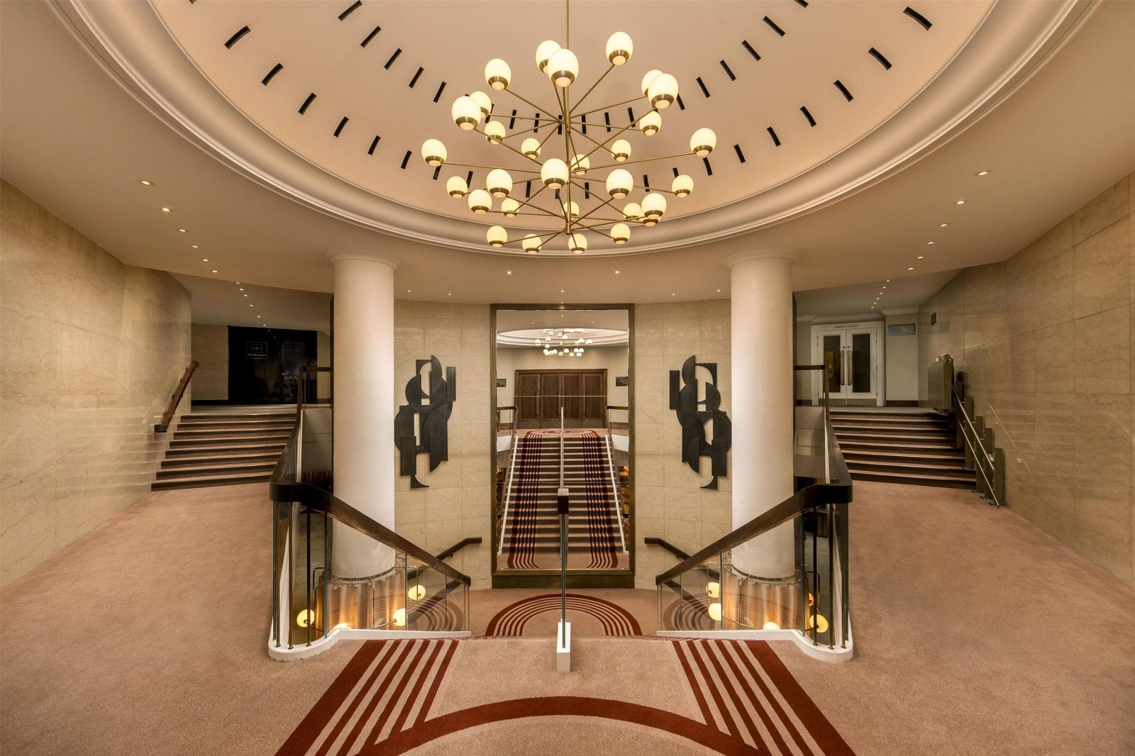 London Hilton on Park Lane — vibe