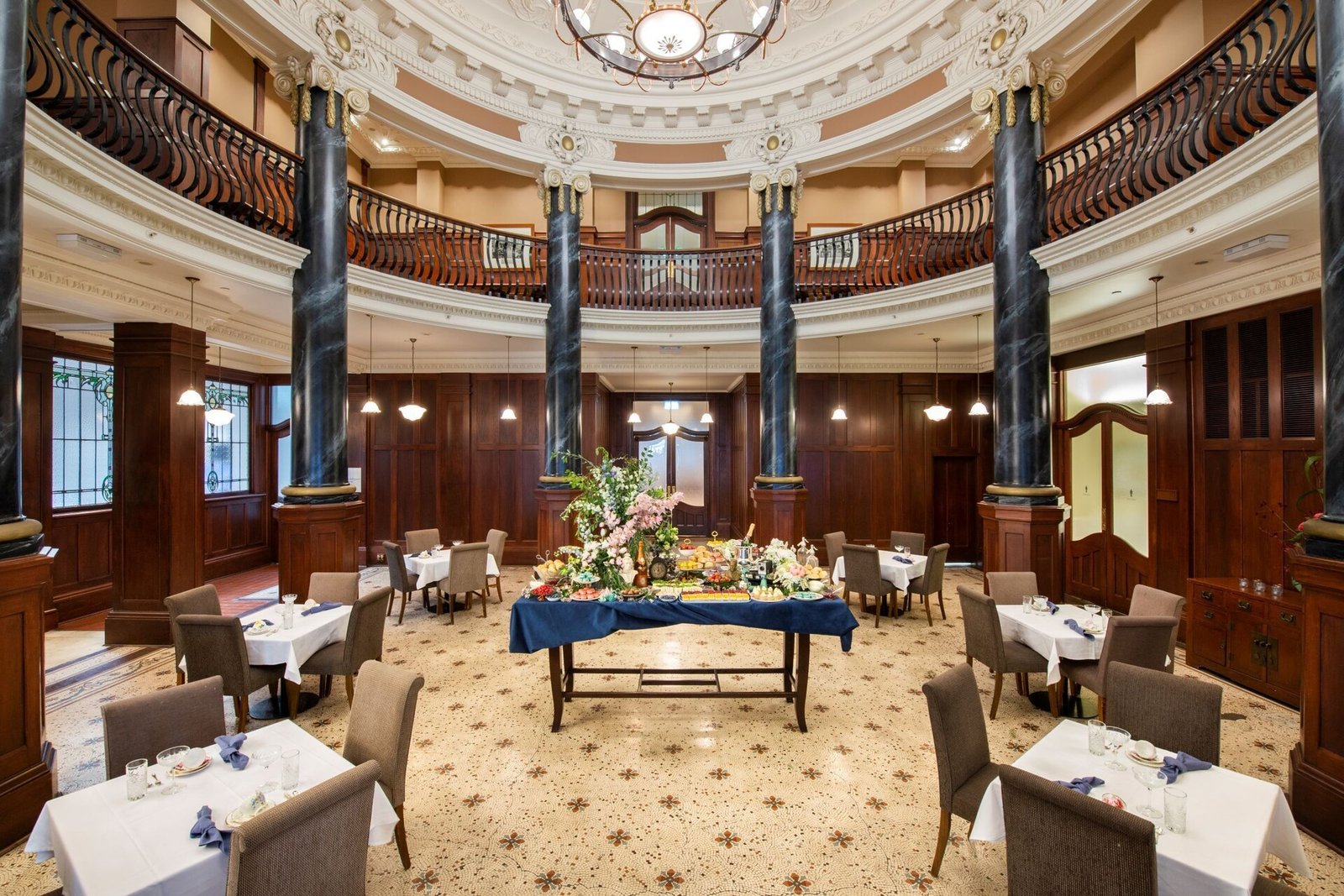 Rendezvous Hotel Melbourne — eat & drink