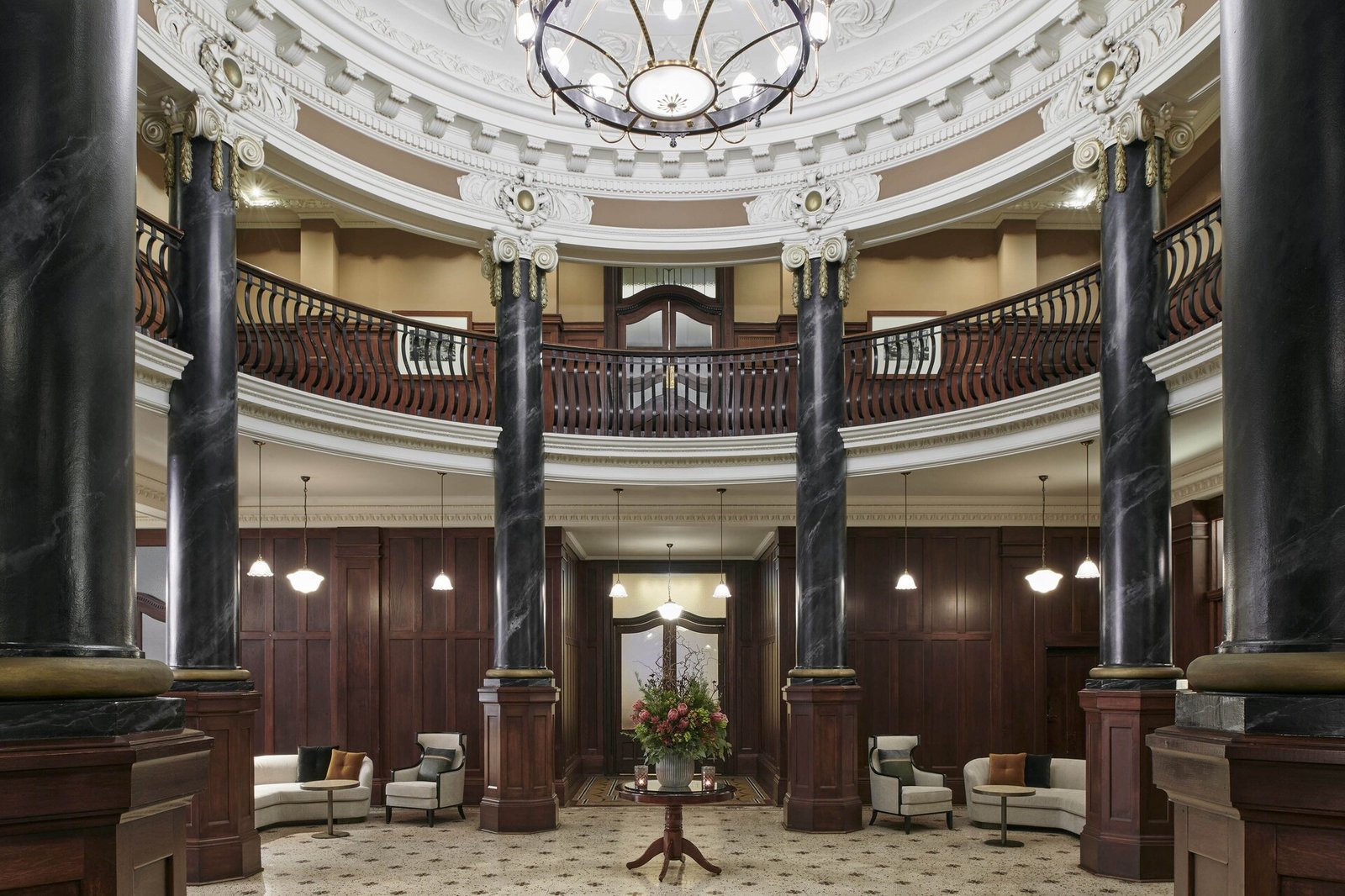 Rendezvous Hotel Melbourne — vibe
