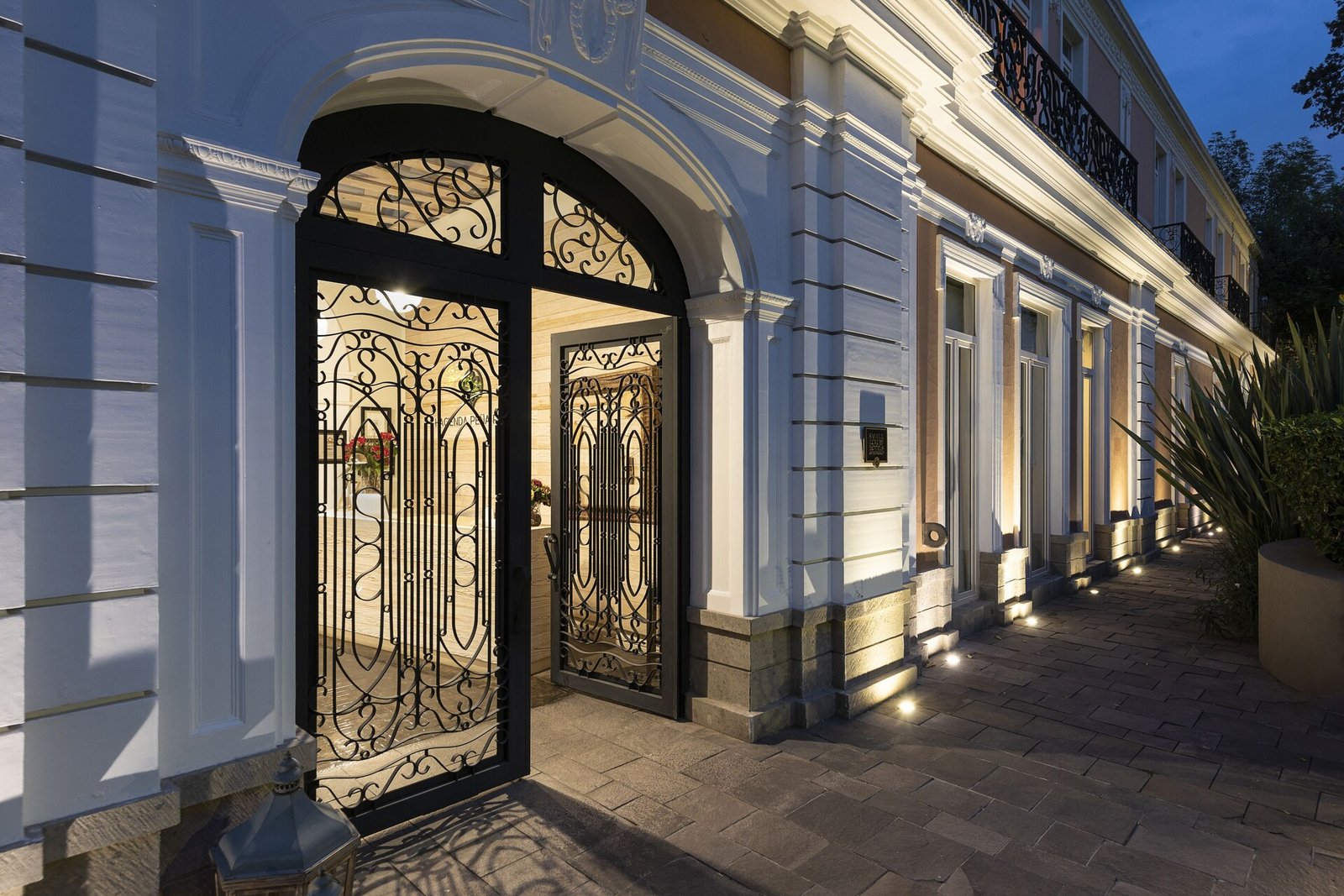 Hacienda Pena Pobre Hotel — backstory