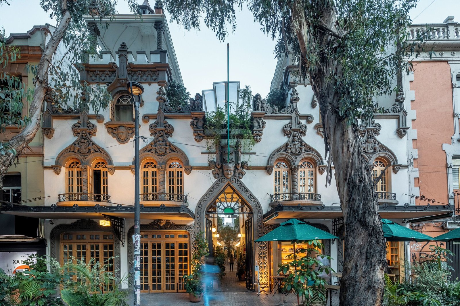 Hotel Parián — backstory