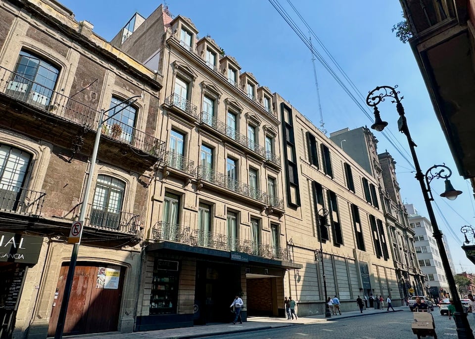 Zócalo Central Hotel — backstory