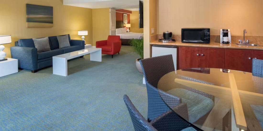 Crowne Plaza Palo Alto — vibe