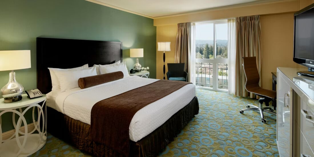 Crowne Plaza Palo Alto — vibe