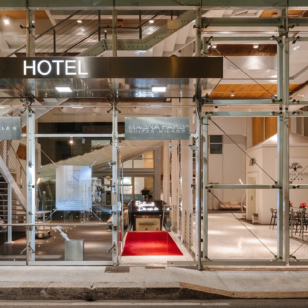 Magna Pars L' Hotel à Parfum — backstory