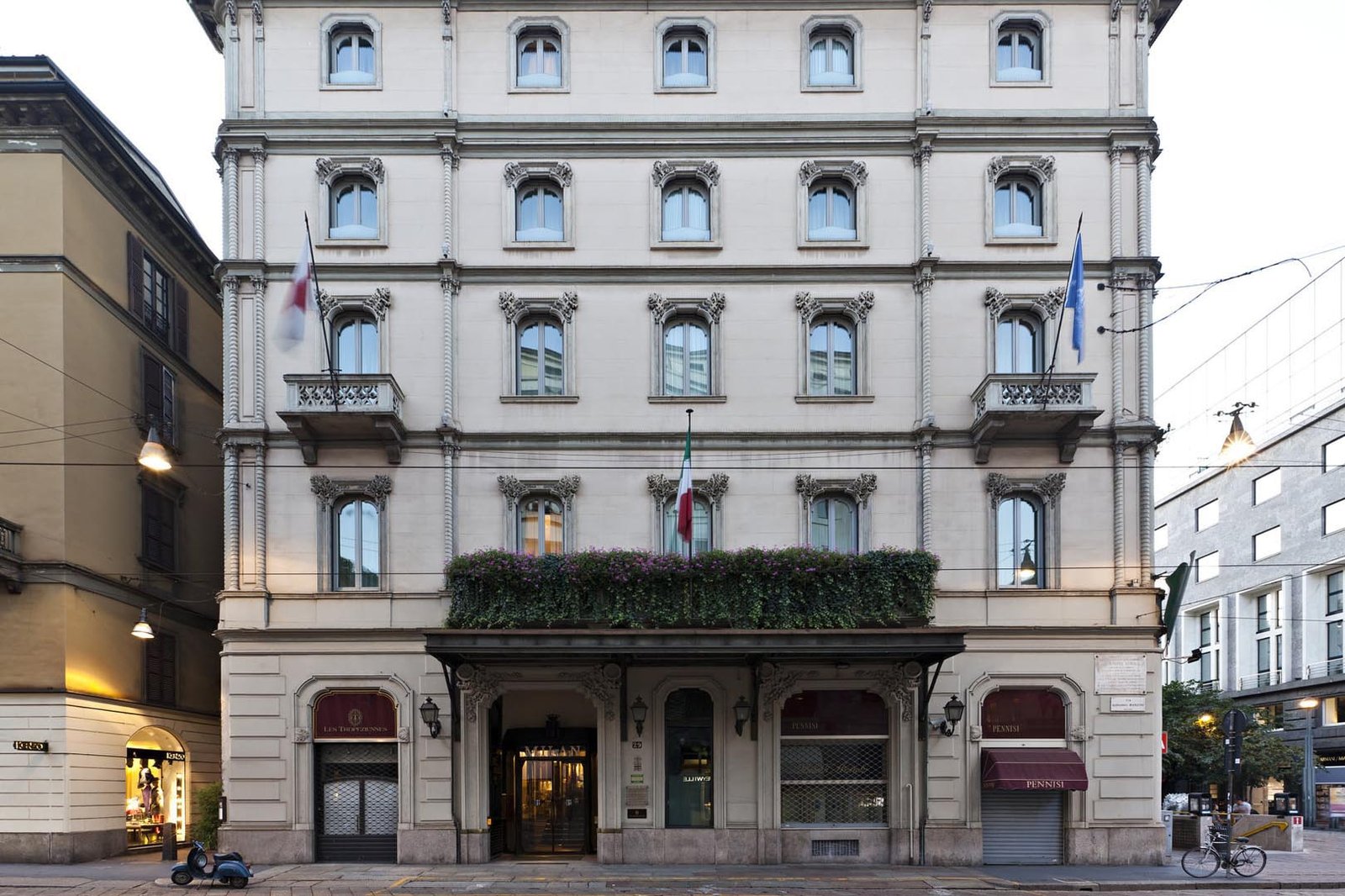 Grand Hotel et de Milan — backstory