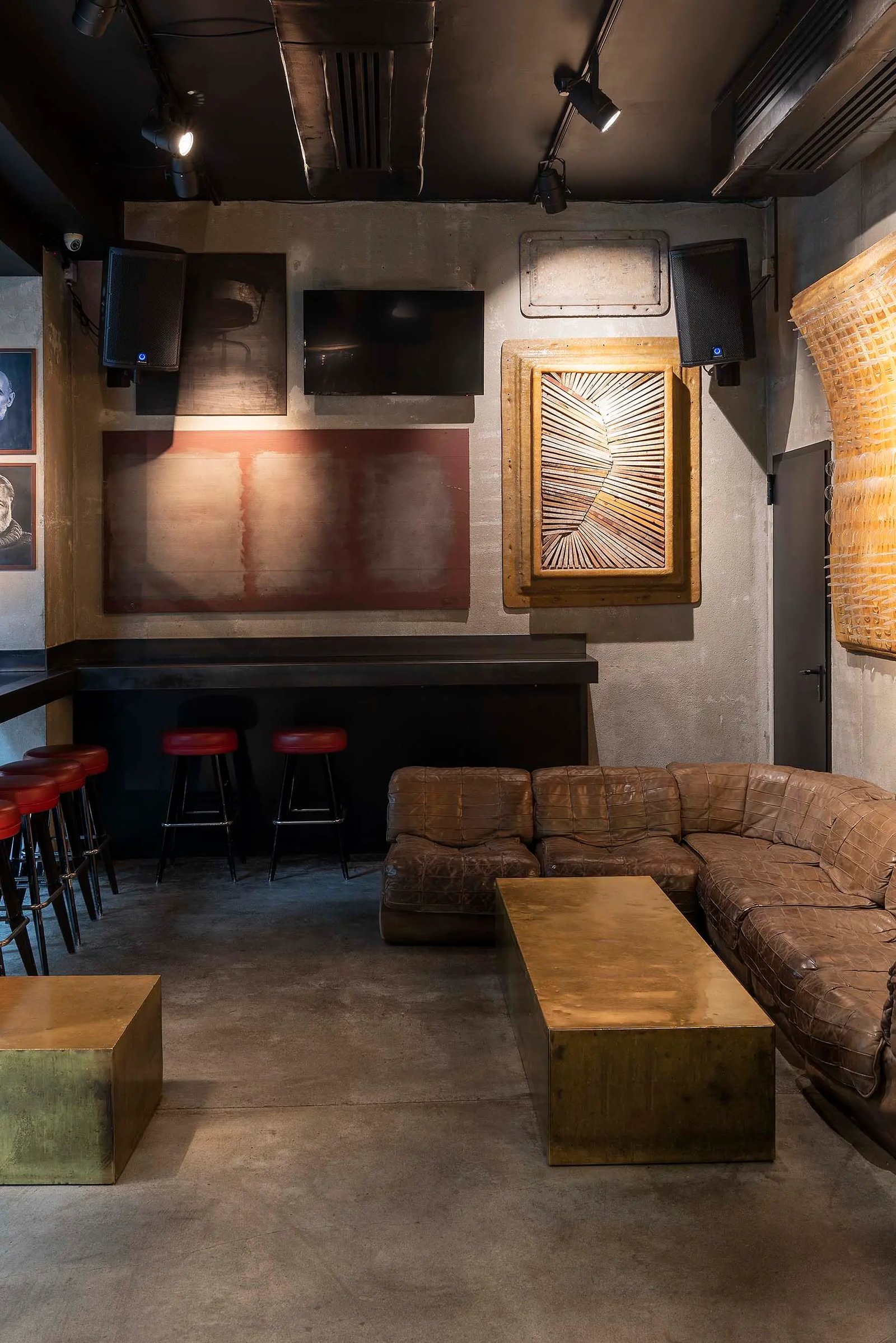 STRAF Hotel, strafbar
