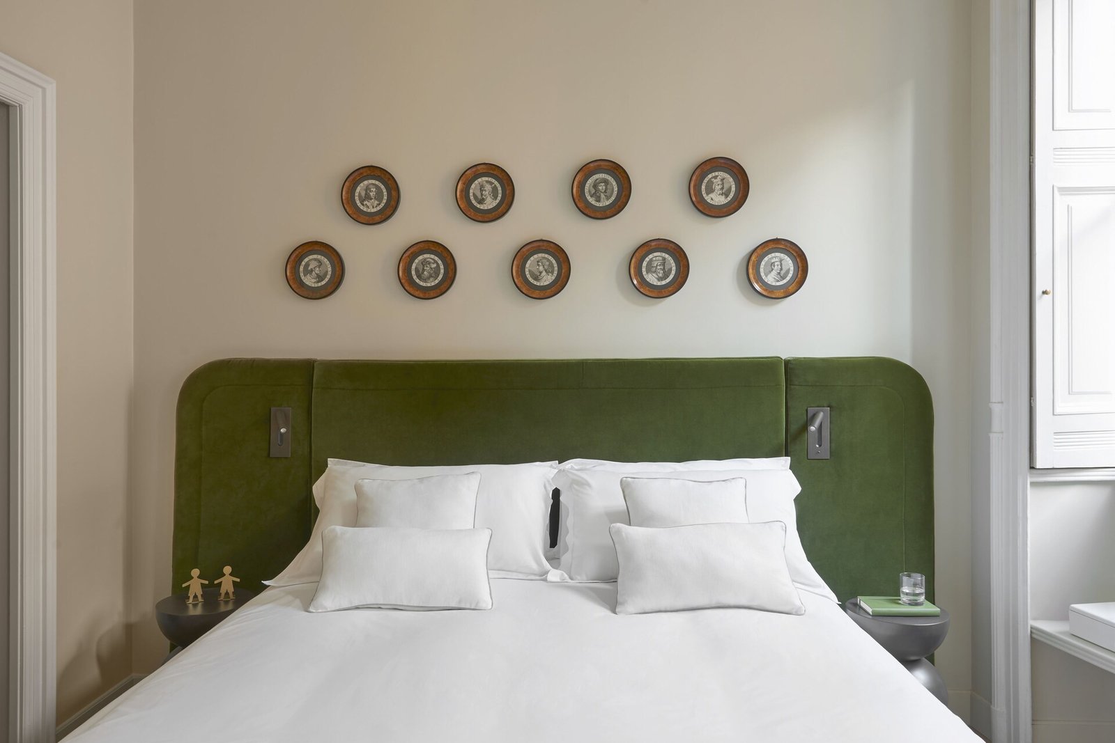 Crossing Manzoni — rooms