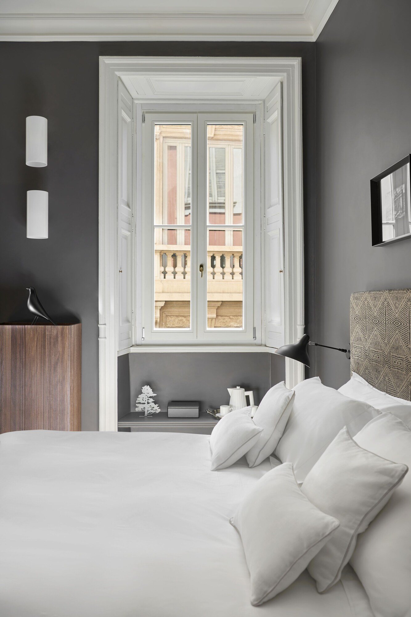 Crossing Manzoni — rooms