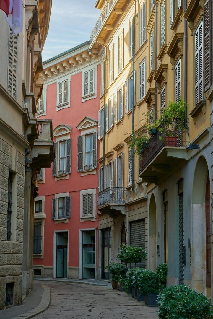 Crossing Manzoni — backstory
