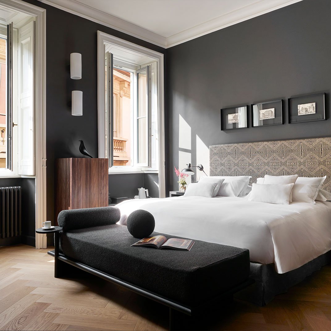 Crossing Manzoni — rooms