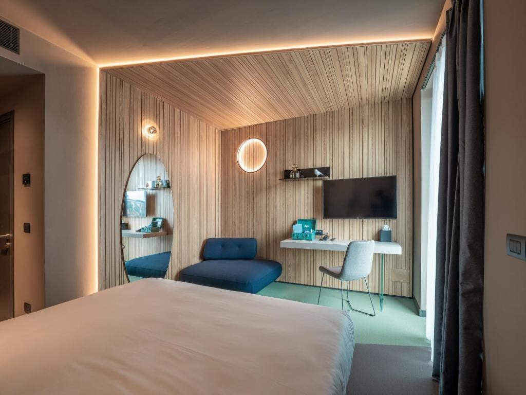 21 House of Stories — rooms