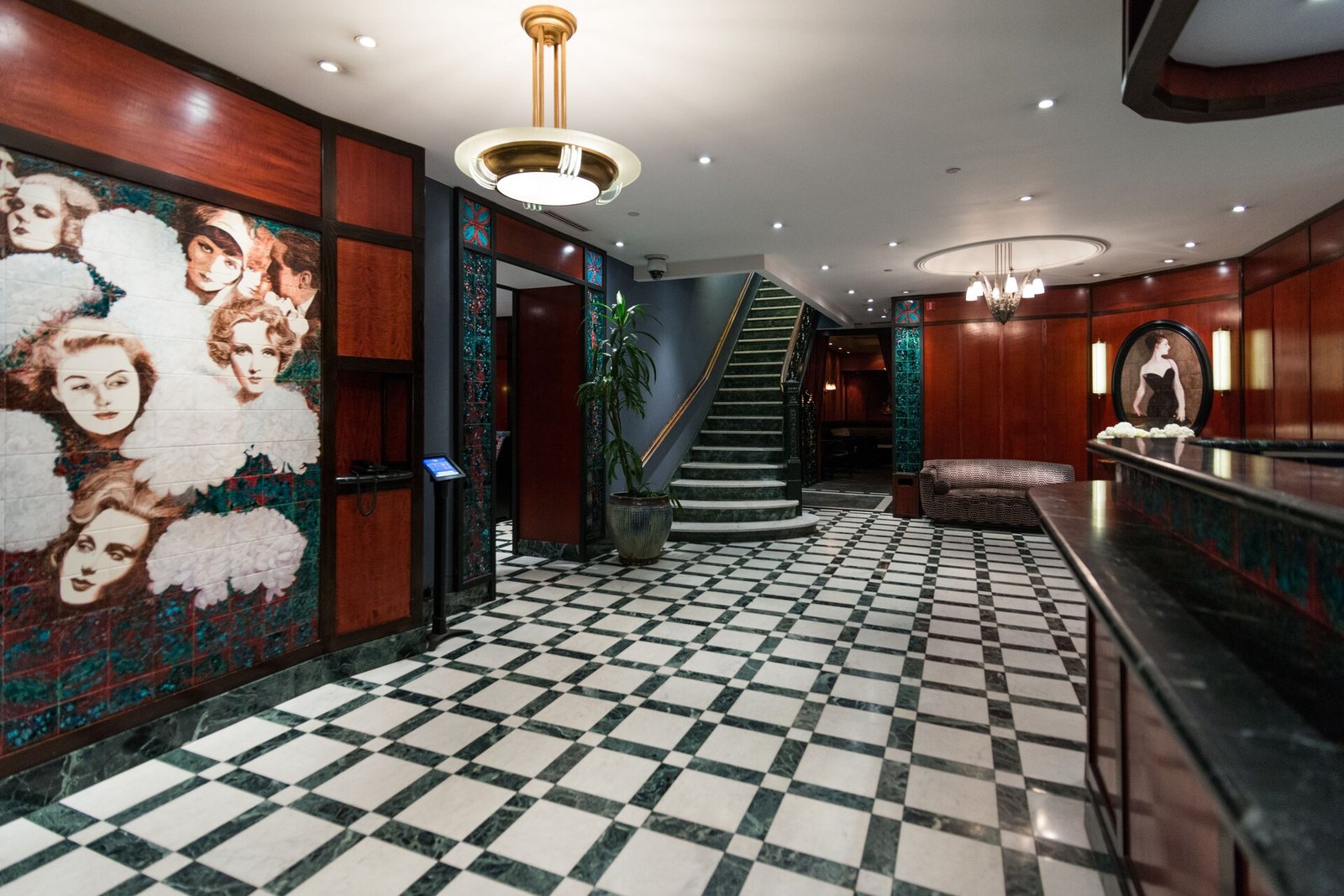 Washington Square Hotel — vibe
