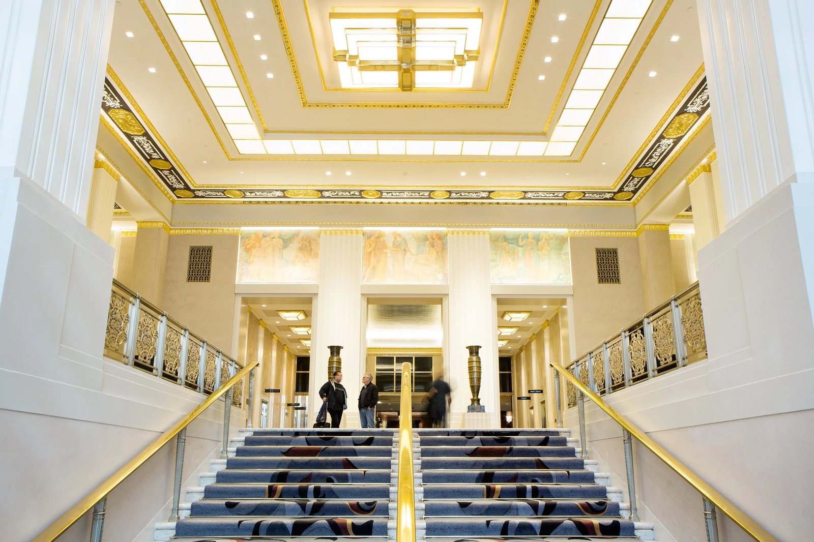 Waldorf Astoria New York — vibe