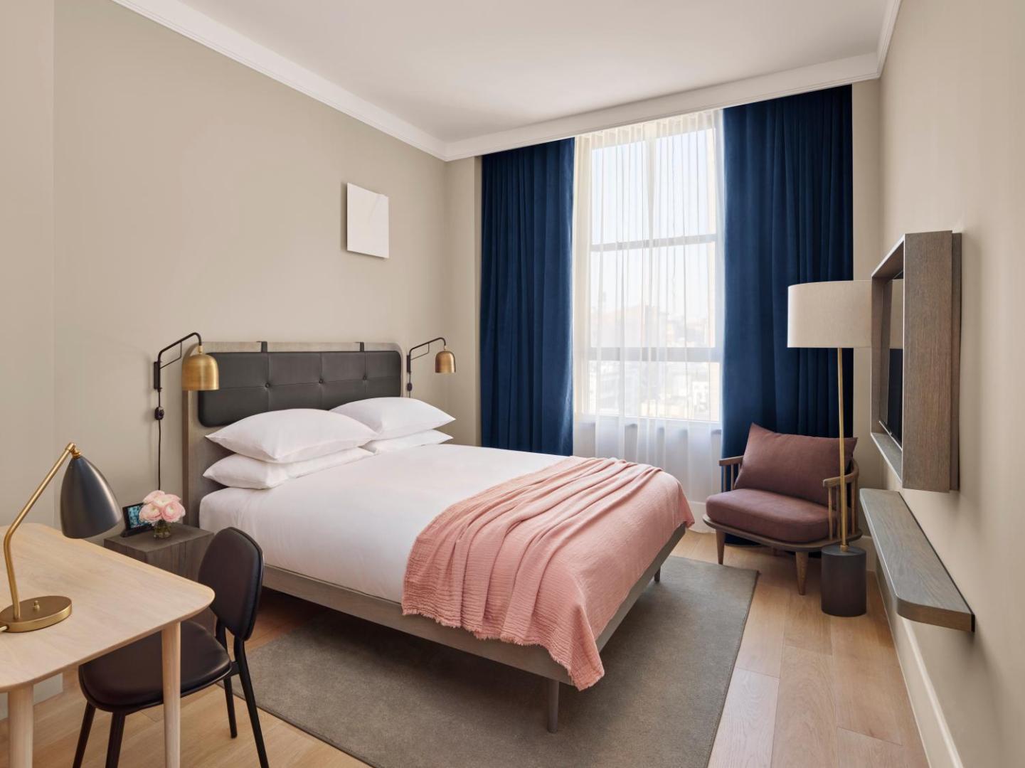 11 Howard — rooms