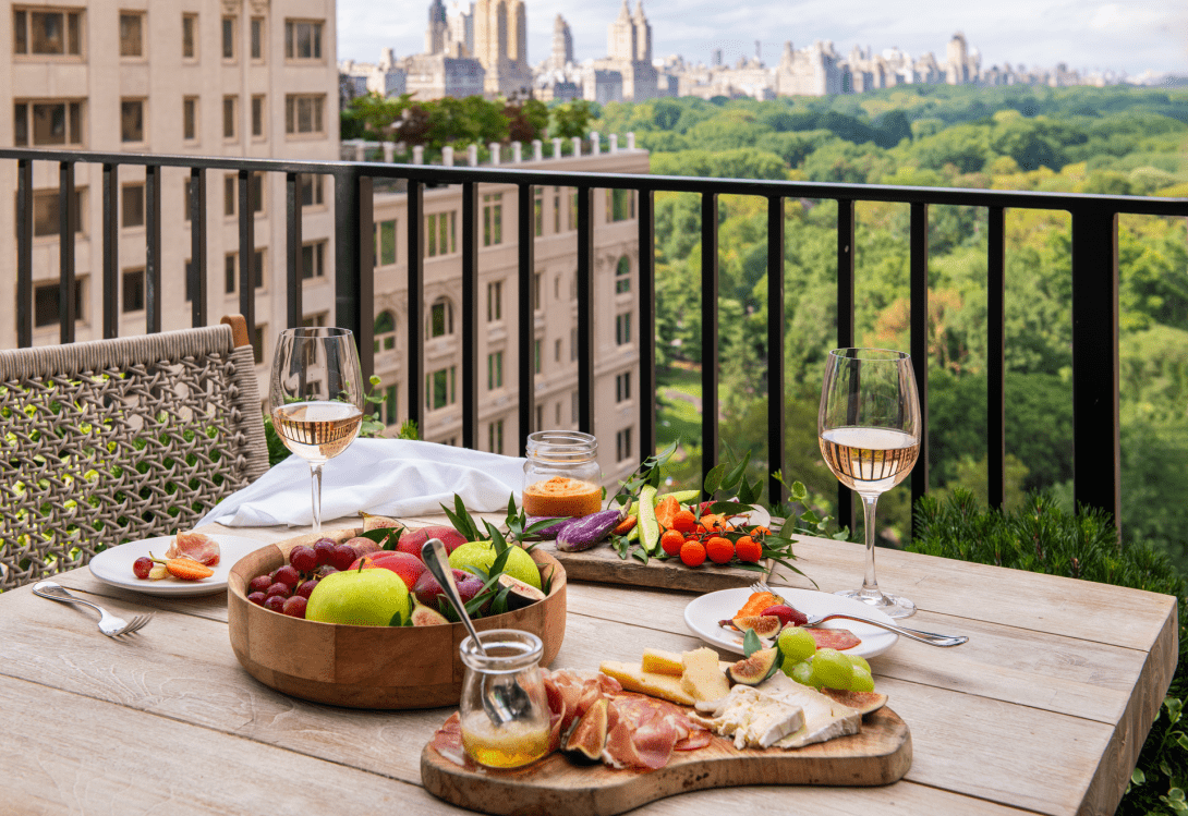 1 Hotel Central Park, at the table