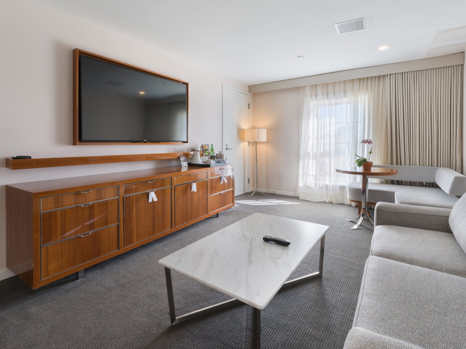 33 Hotel New York City Seaport — eat & drink